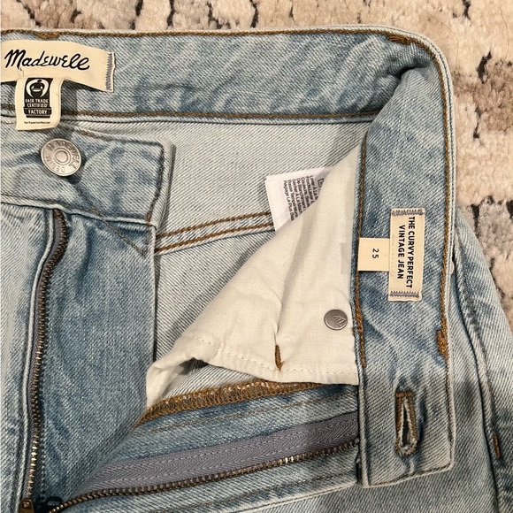 Women’s Curvy Perfect Vintage Jean in Fitzgerald Wash - Picture 6 of 7